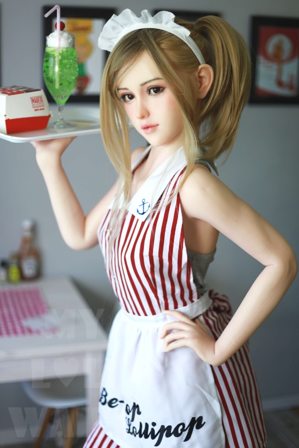 European Small-Breasted Sex Dolls Made of Silicone Lily